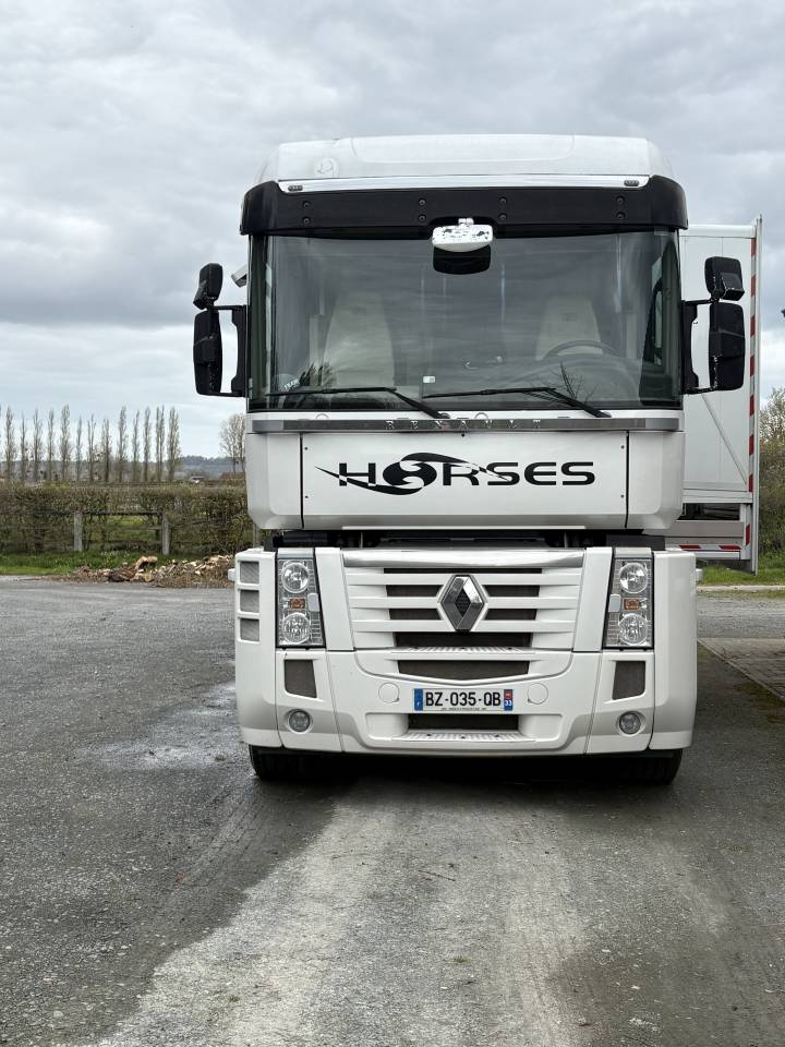 A vendre Renault  MAGNUM STX   grand pop out 190 000 &euro;