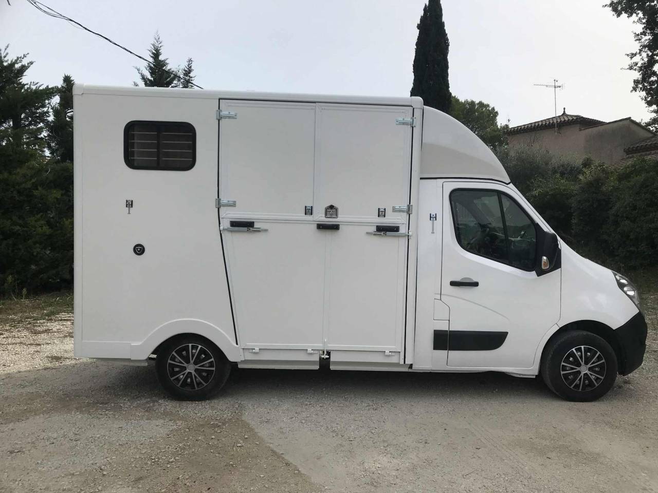 Camion chevaux renault master 10/2019 96 500 kms