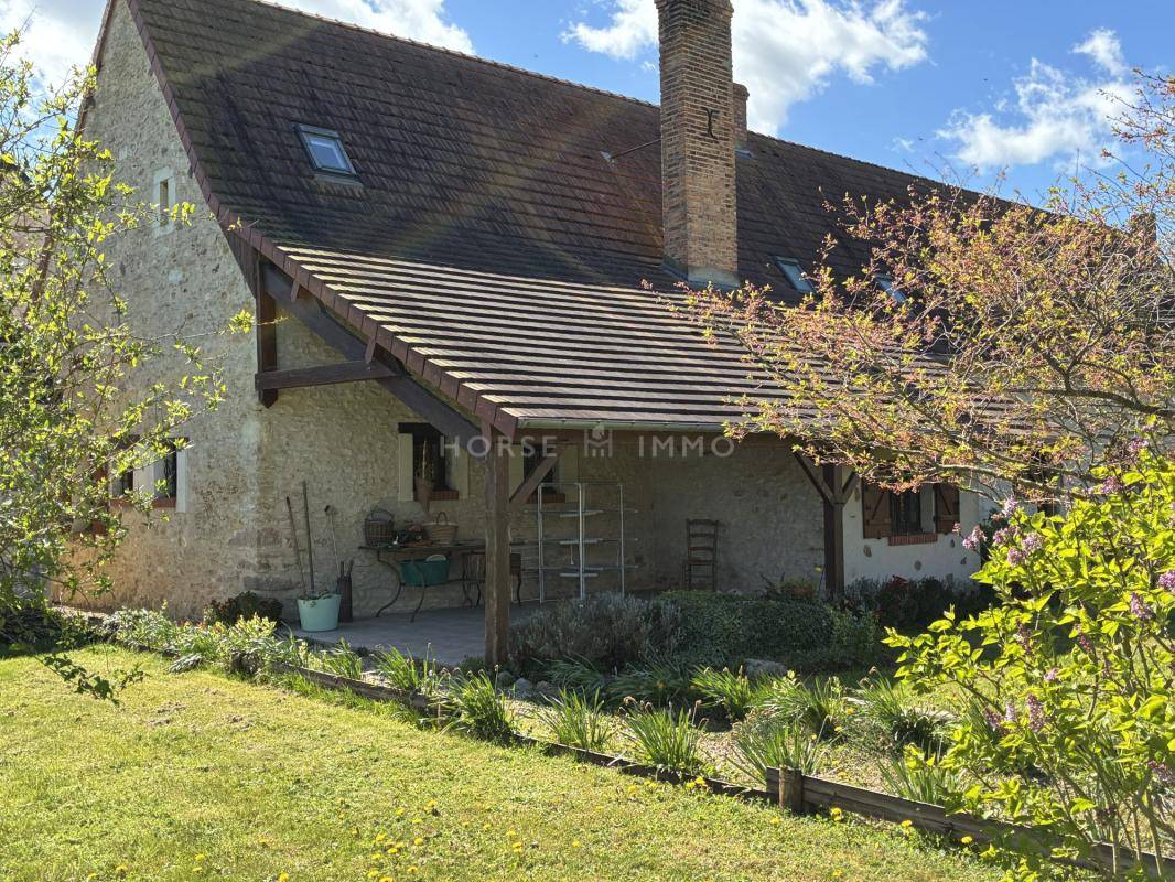 Propri&eacute;t&eacute; &eacute;questre cl&eacute; en main avec man&egrave;ge et carri&egrave;re, 15