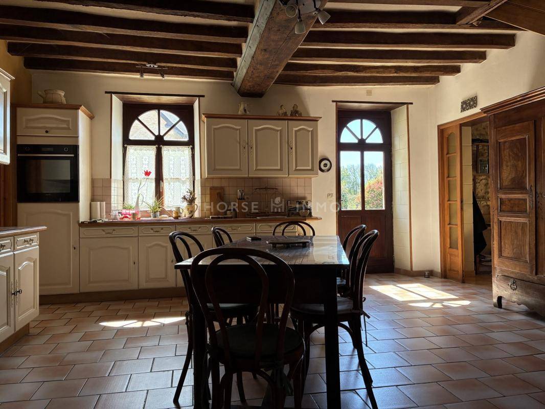 Propri&eacute;t&eacute; &eacute;questre cl&eacute; en main avec man&egrave;ge et carri&egrave;re, 15