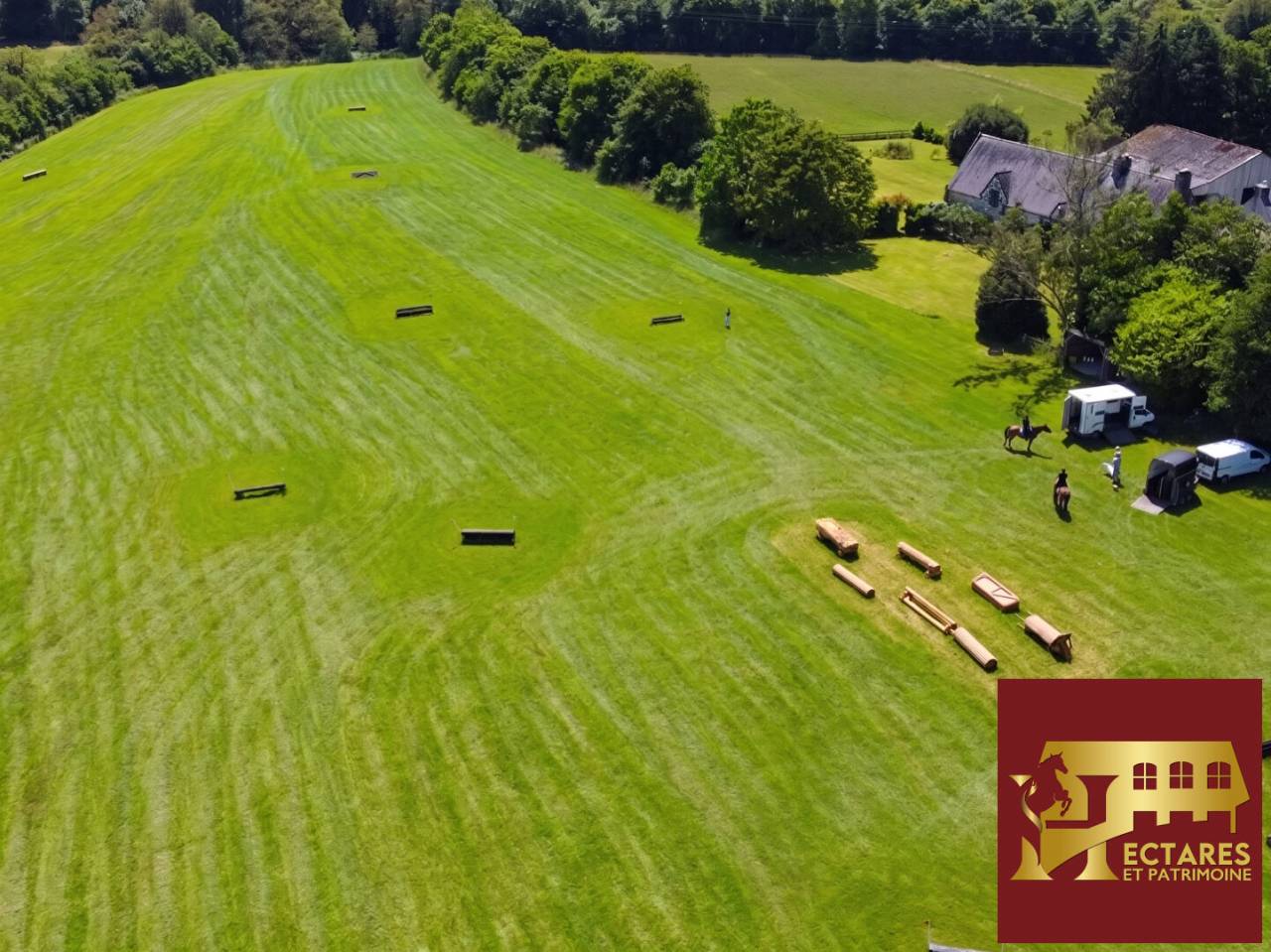 Domaine &eacute;questre 26 Hectares avec G&icirc;te