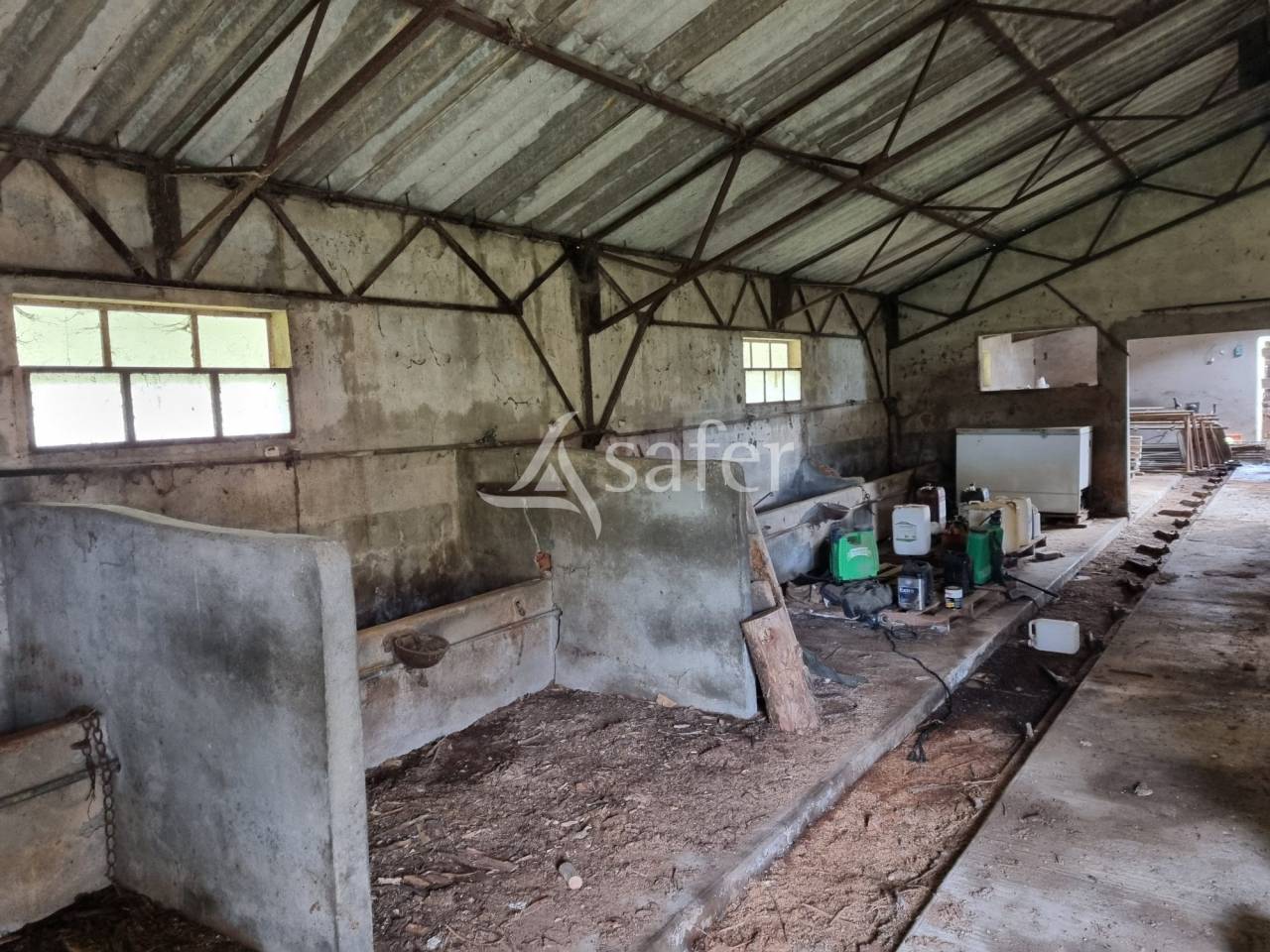 Maison et d&eacute;pendances agricoles sur 4 hectares - Proche Toulous