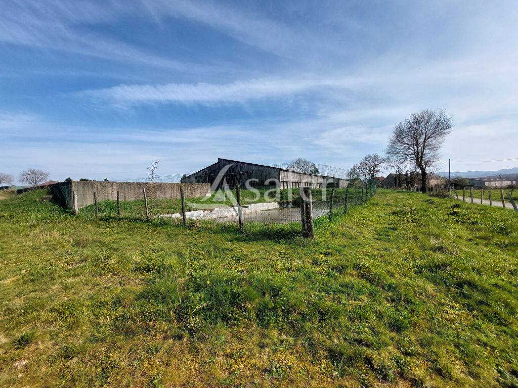 Propri&eacute;t&eacute; d'environ 47h40 avec sa stabulation