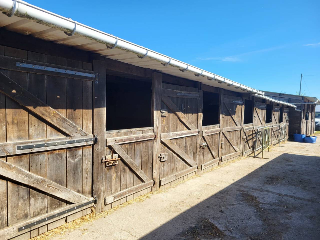 Centre &eacute;questre cl&eacute; en main. 20 min de Disneyland Paris