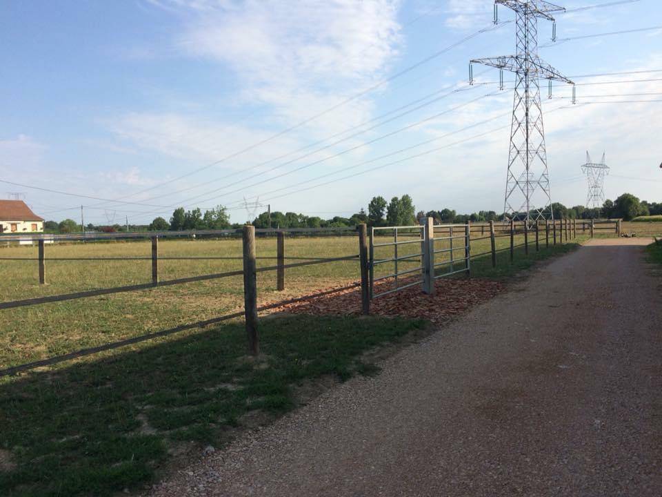 Installations &eacute;questre de qualit&eacute;  avec 20 hectares 