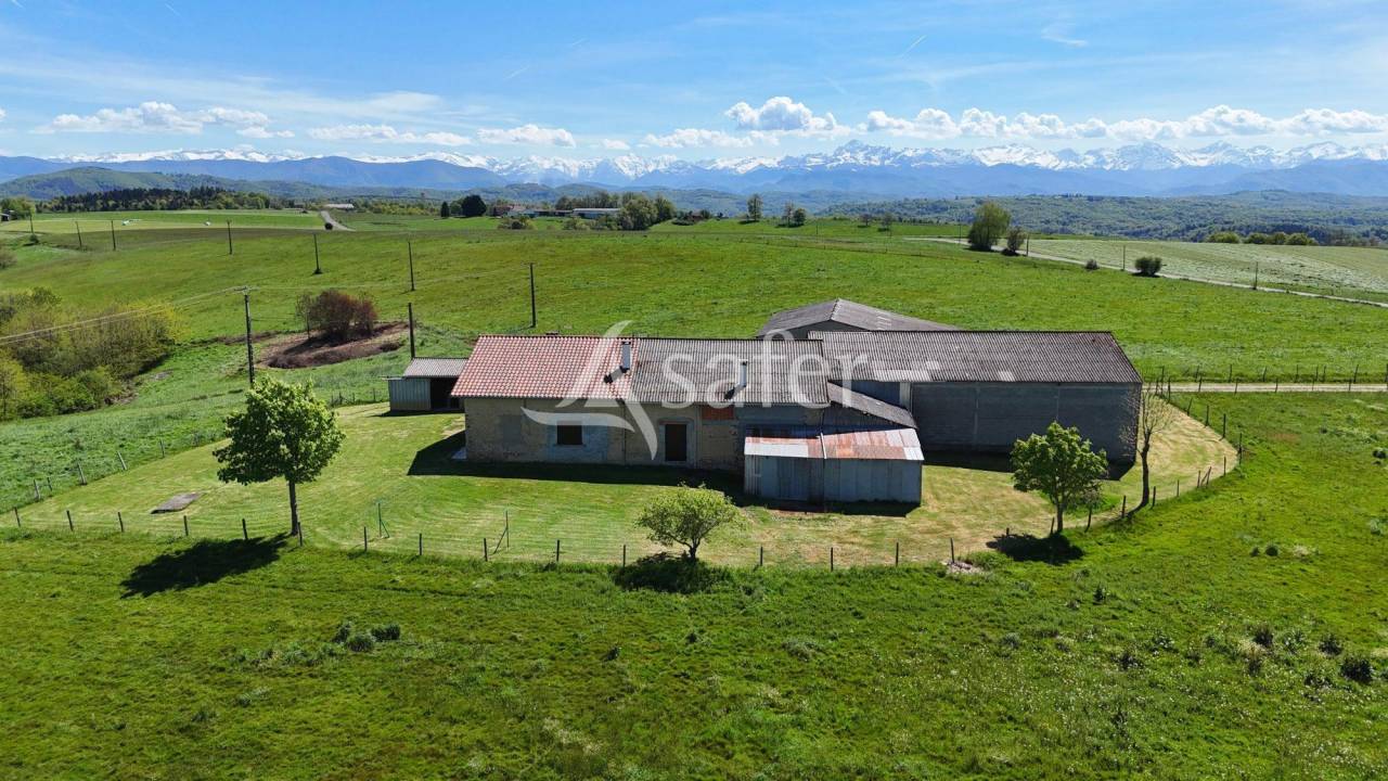 Maison et d&eacute;pendances agricoles sur 25 hectares agricoles - Pro