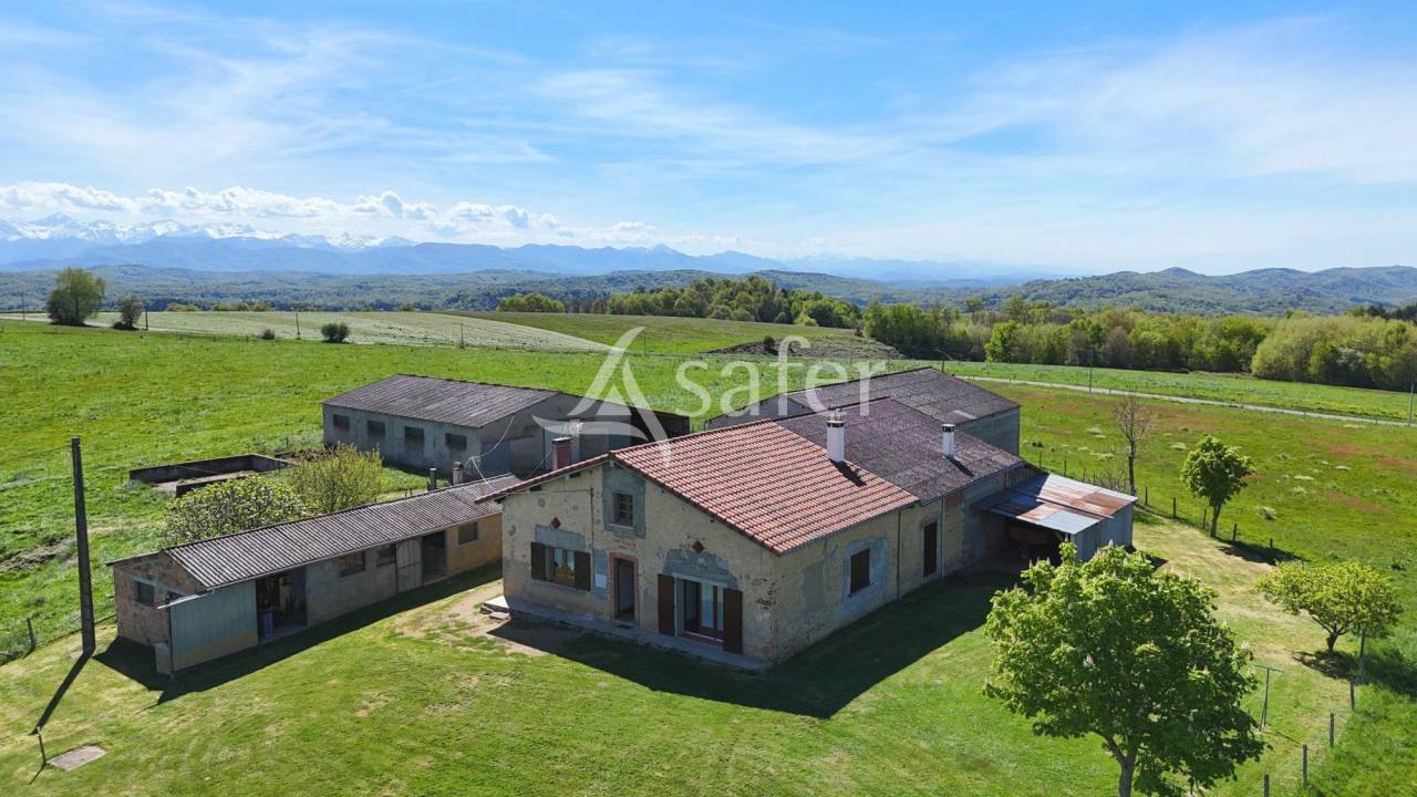 Maison et d&eacute;pendances agricoles sur 25 hectares agricoles - Pro