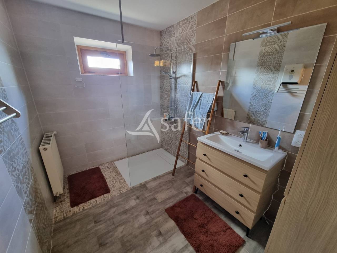 Maison et d&eacute;pendances agricoles sur 25 hectares agricoles - Pro