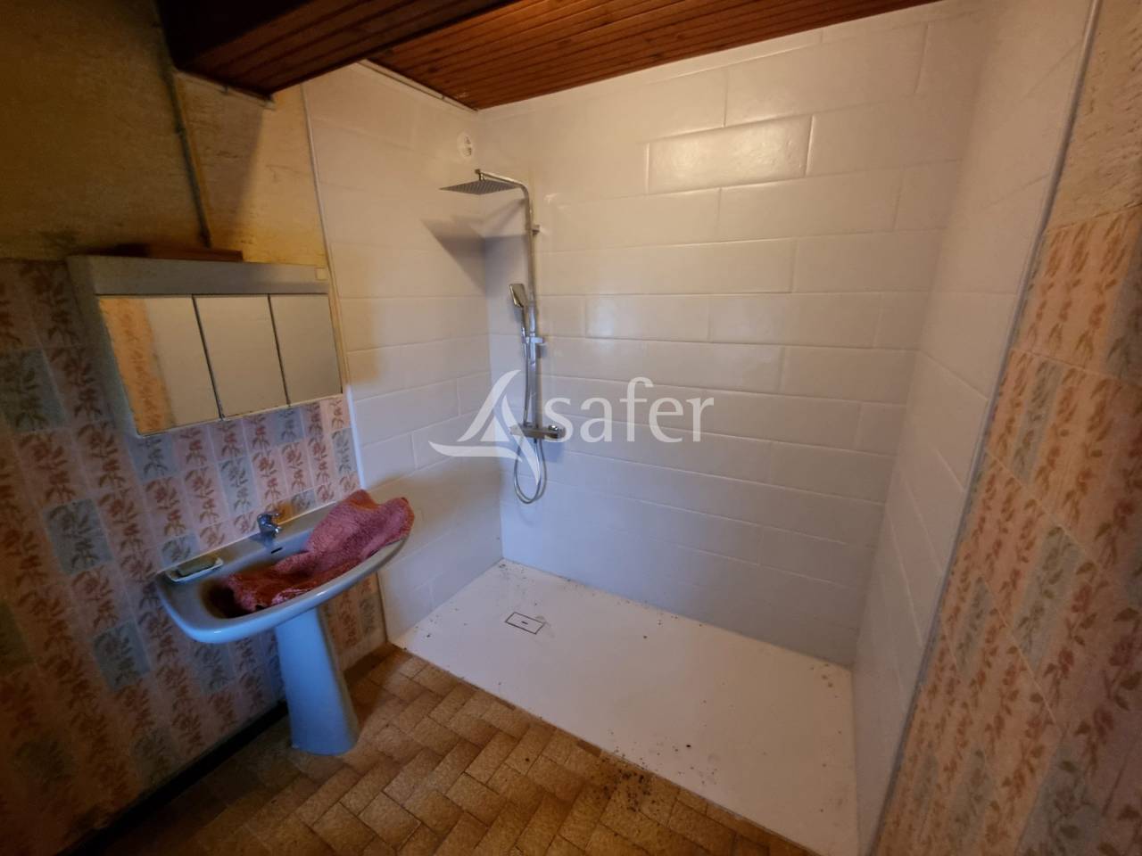 Habitation et d&eacute;pendances agricoles sur 21 hectares - Proche To