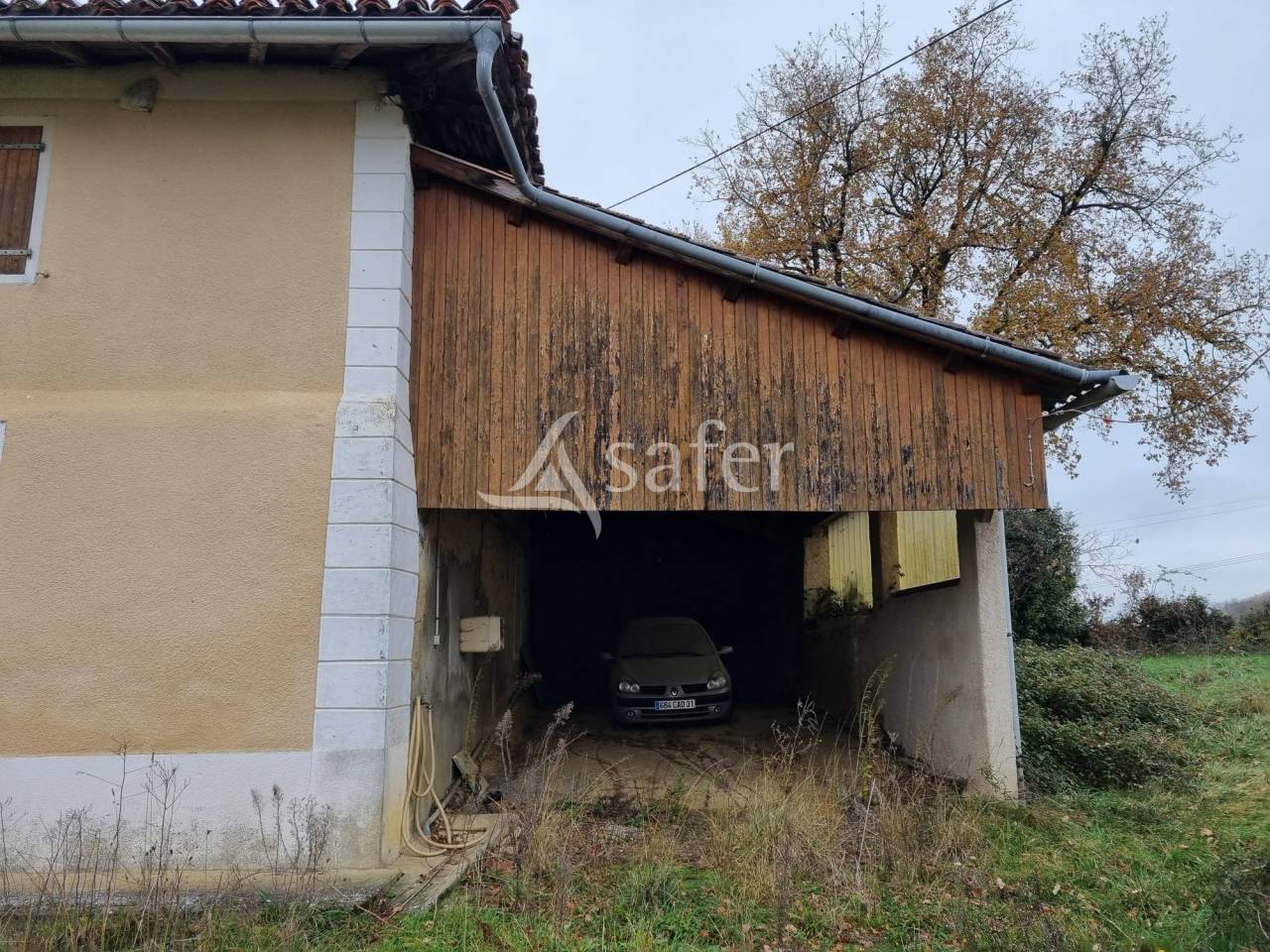 Habitation et d&eacute;pendances agricoles sur 21 hectares - Proche To