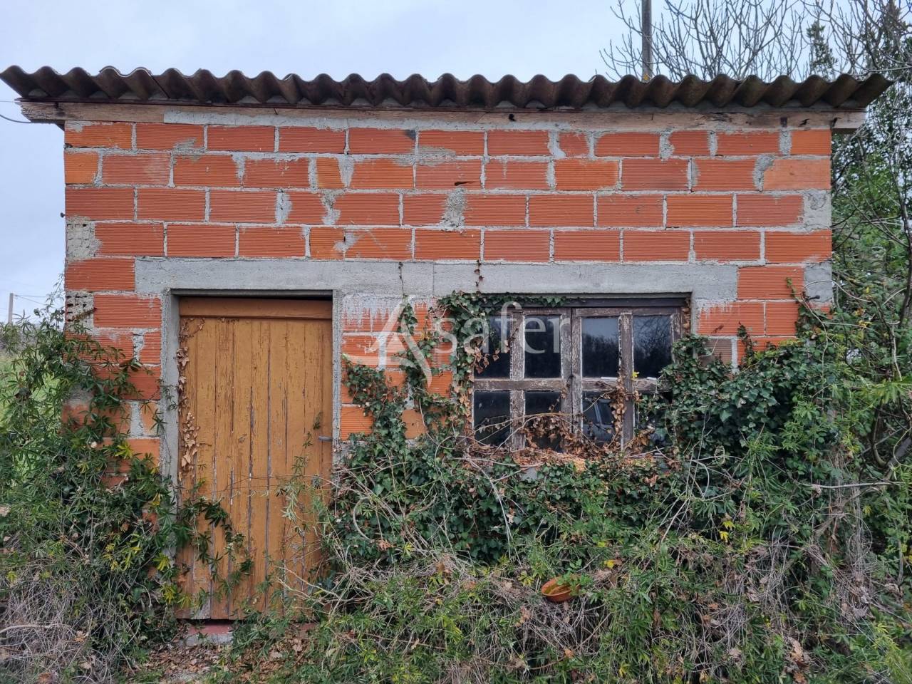 Habitation et d&eacute;pendances agricoles sur 21 hectares - Proche To