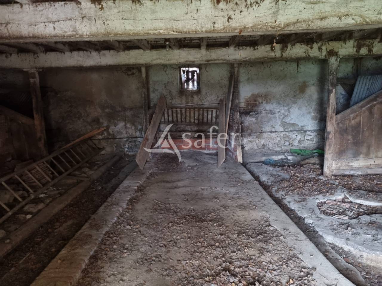 Habitation et d&eacute;pendances agricoles sur 21 hectares - Proche To