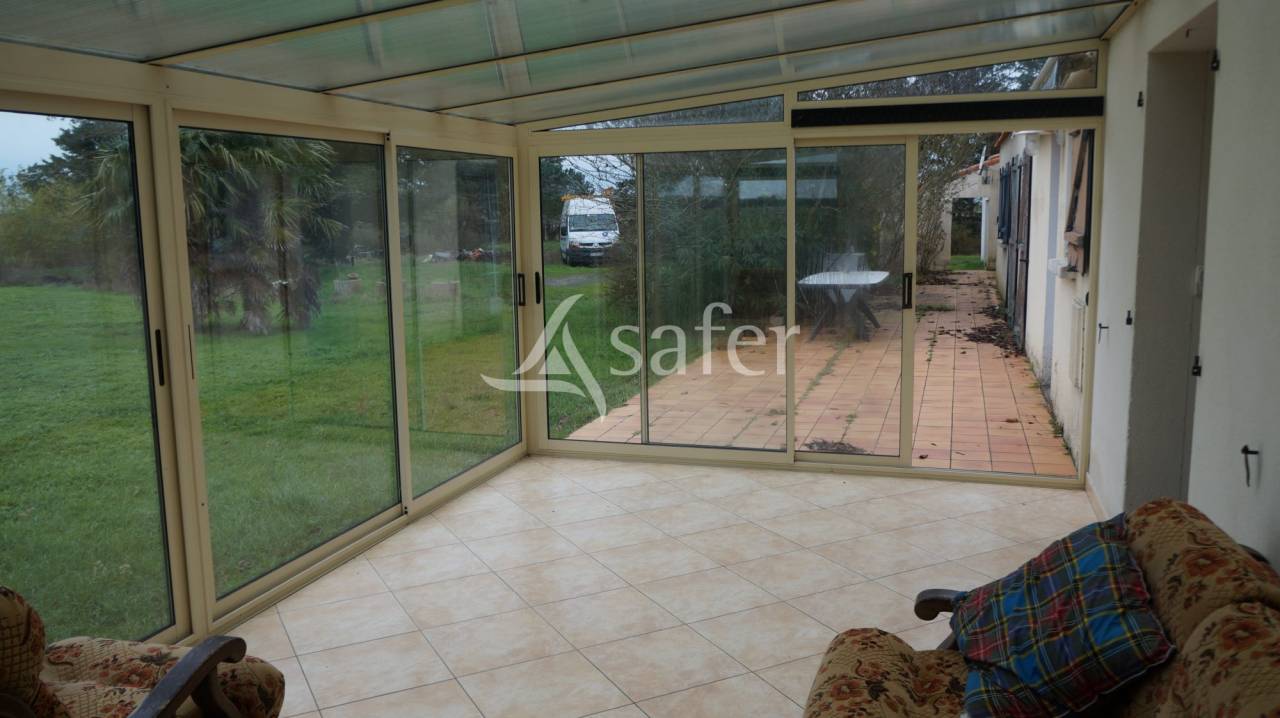 Long&egrave;re vend&eacute;enne sur bel &icirc;lot de p&acirc;ture