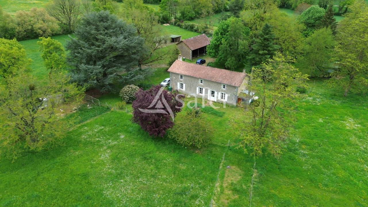 Propri&eacute;t&eacute; &eacute;questre sur environ 5 ha.