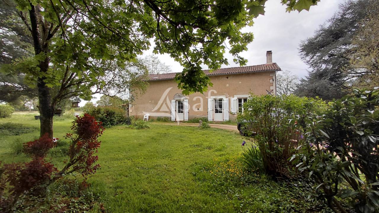 Propri&eacute;t&eacute; &eacute;questre sur environ 5 ha.