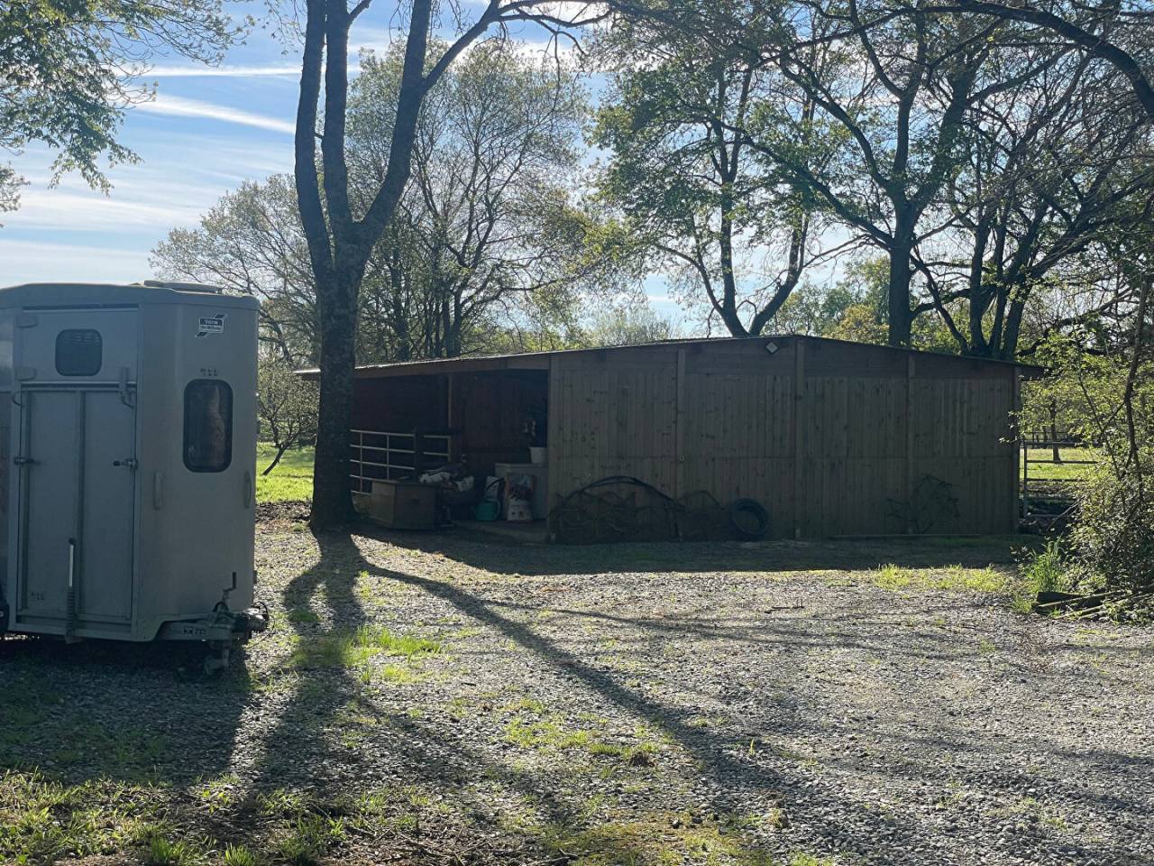 Propri&eacute;t&eacute; &eacute;questre 4,5 hectares,  Saffr&eacute; 10 pi&egrave;ce(s) 240 m2