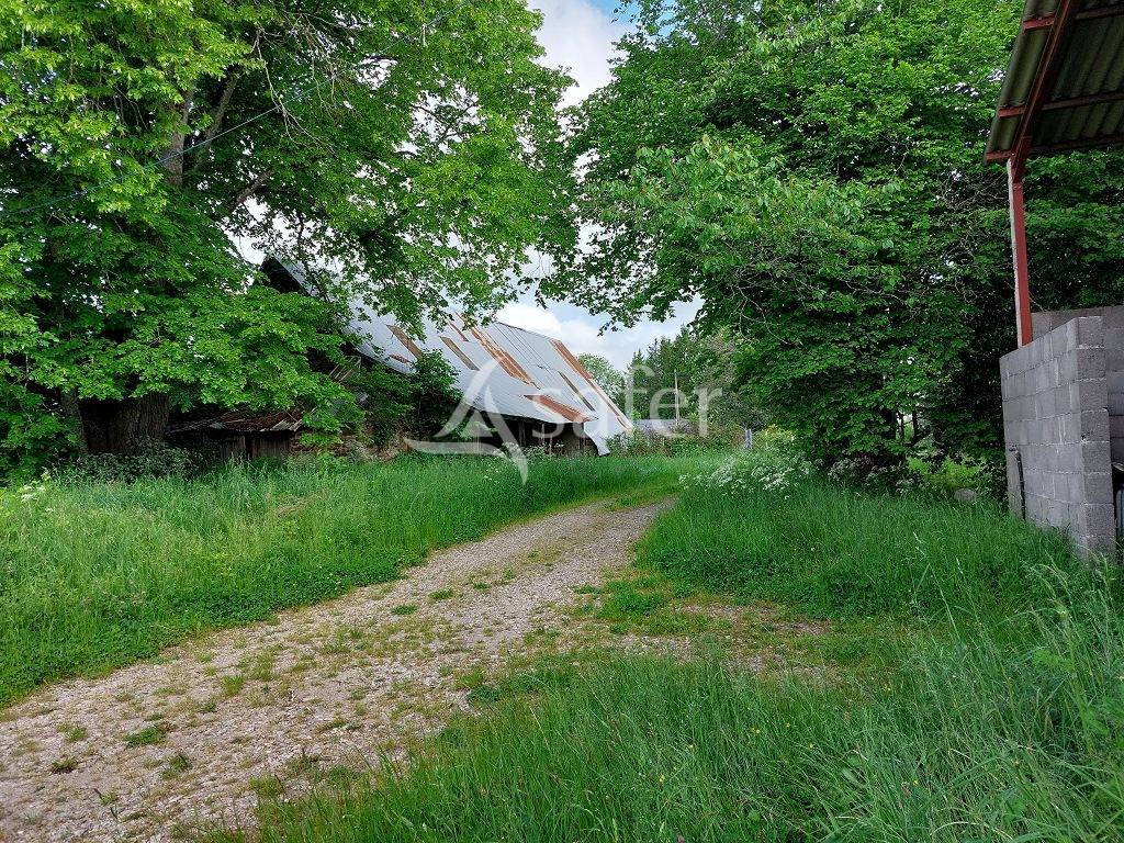 Ensemble b&acirc;ti avec environ 21,19 ha de foncier