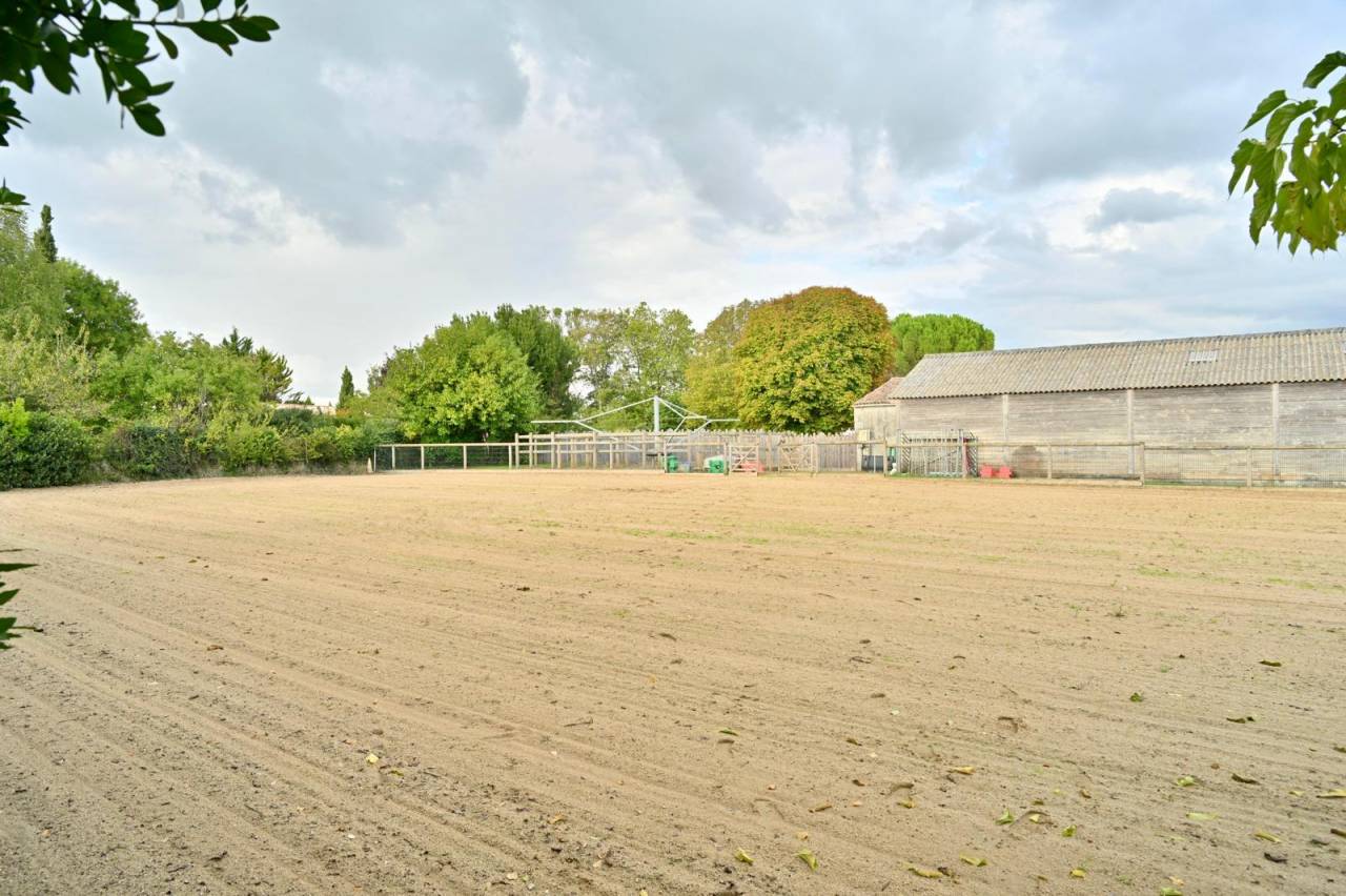 Propri&eacute;t&eacute; &eacute;questre de charme avec g&icirc;te - 15 mn de Royan